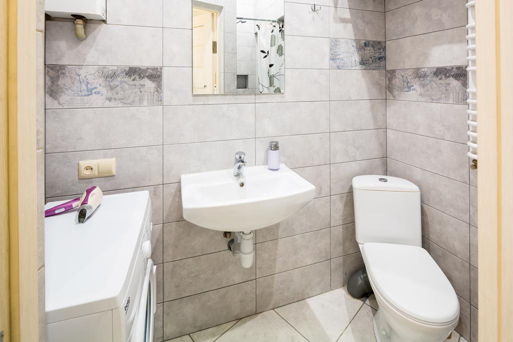 Avangard Studio Apartment Leopoli Esterno foto