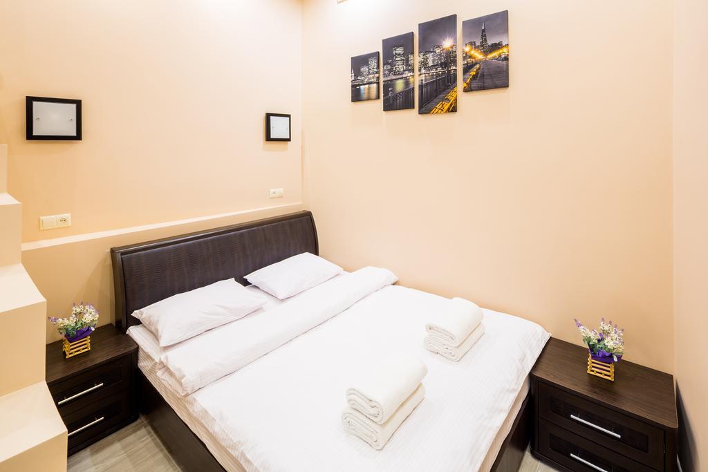 Avangard Studio Apartment Leopoli Esterno foto