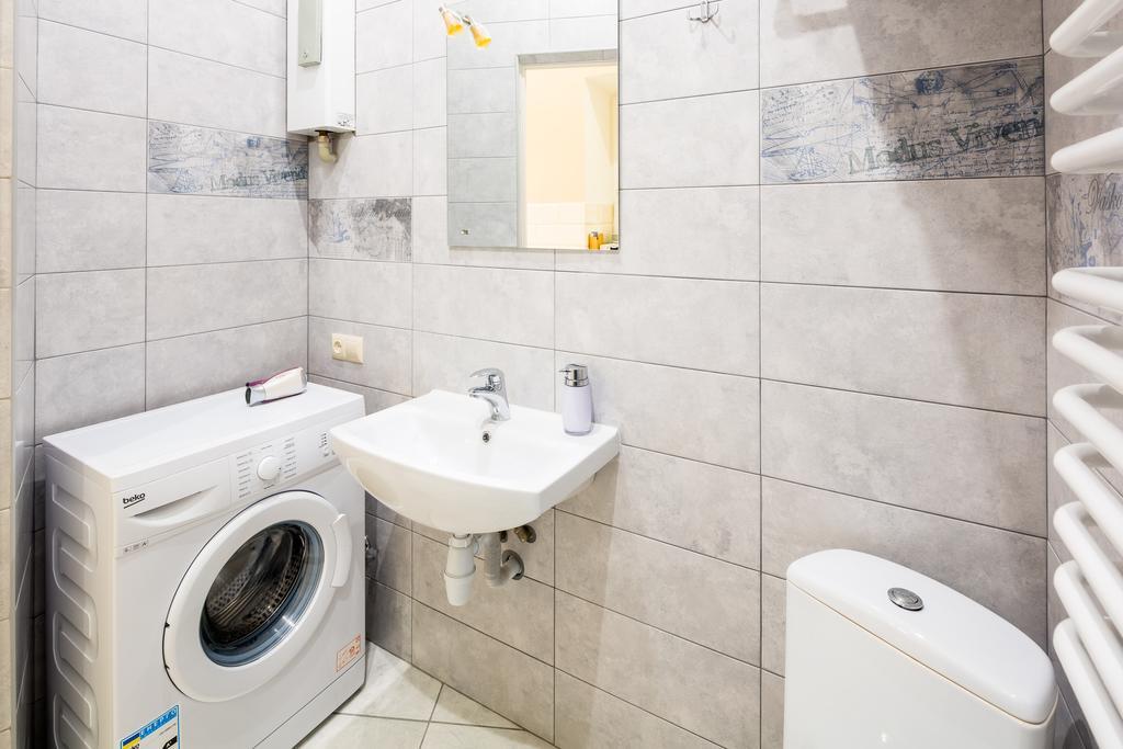 Avangard Studio Apartment Leopoli Esterno foto